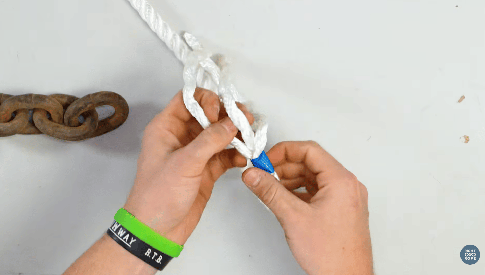 tape and unravel rope to chain splice