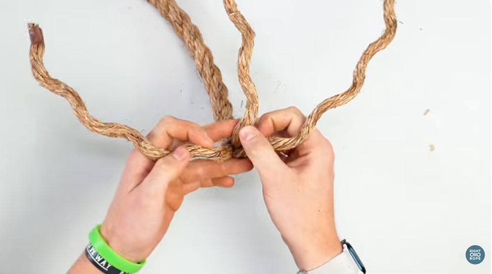 unraveling the rope for a back splice